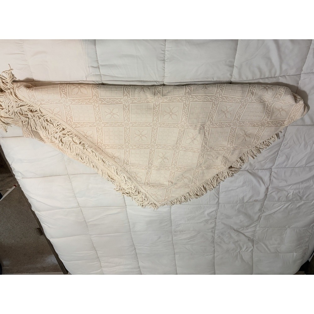 Vintage L.L. Bean Full Size‎ Coverlet Blanket Cream Fringe Portugal Geometric
